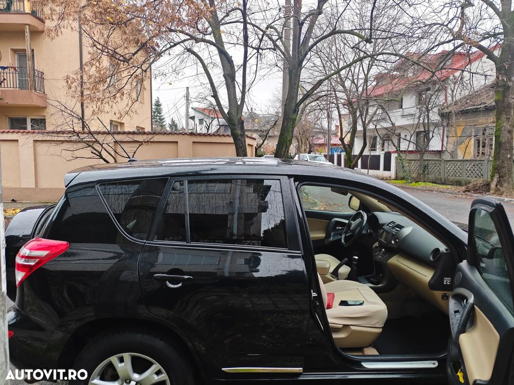 Toyota RAV4 2.2 D-4D Luxury - 4