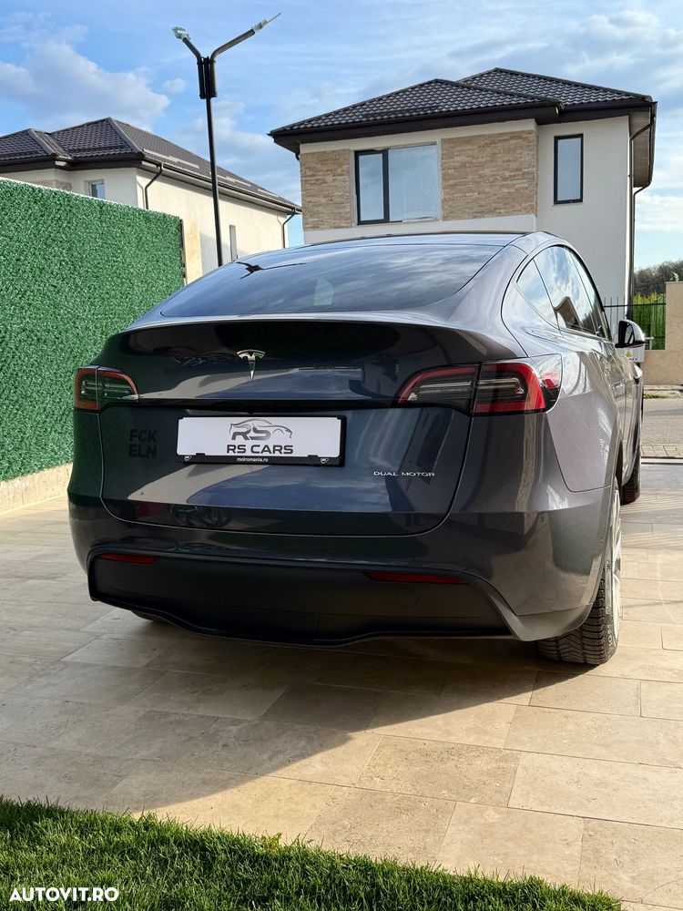 Tesla Model Y - 4