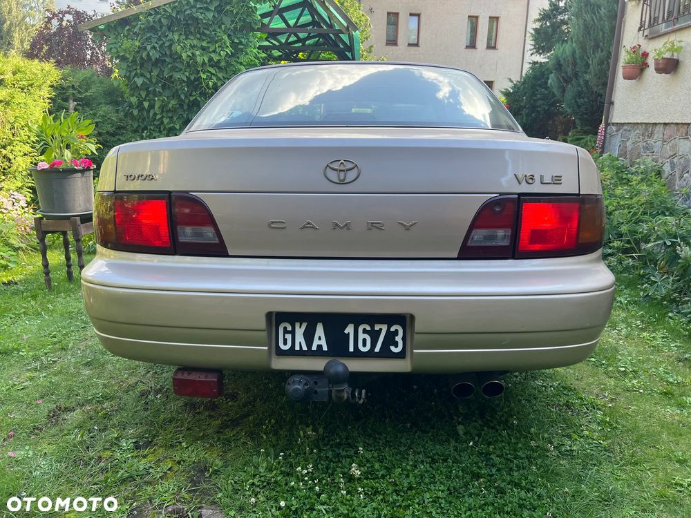 Toyota Camry 3.0 V6 LE - 11
