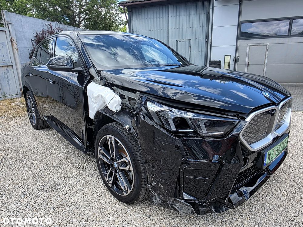 BMW iX2 eDrive20 66.5kWh M Sport - 6