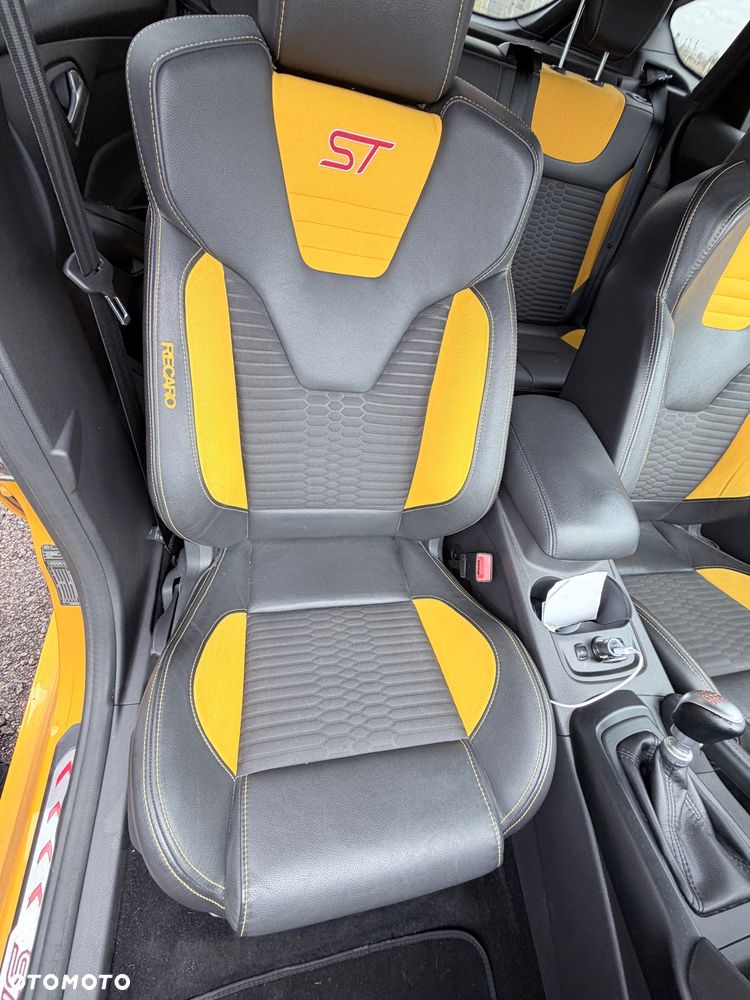 Ford Focus 2.0 EcoBoost ST - 10