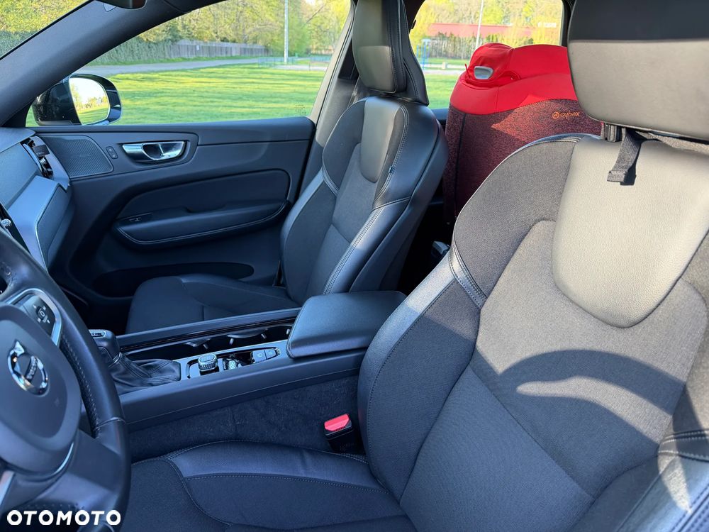 Volvo XC 60 D4 Momentum Pro - 14