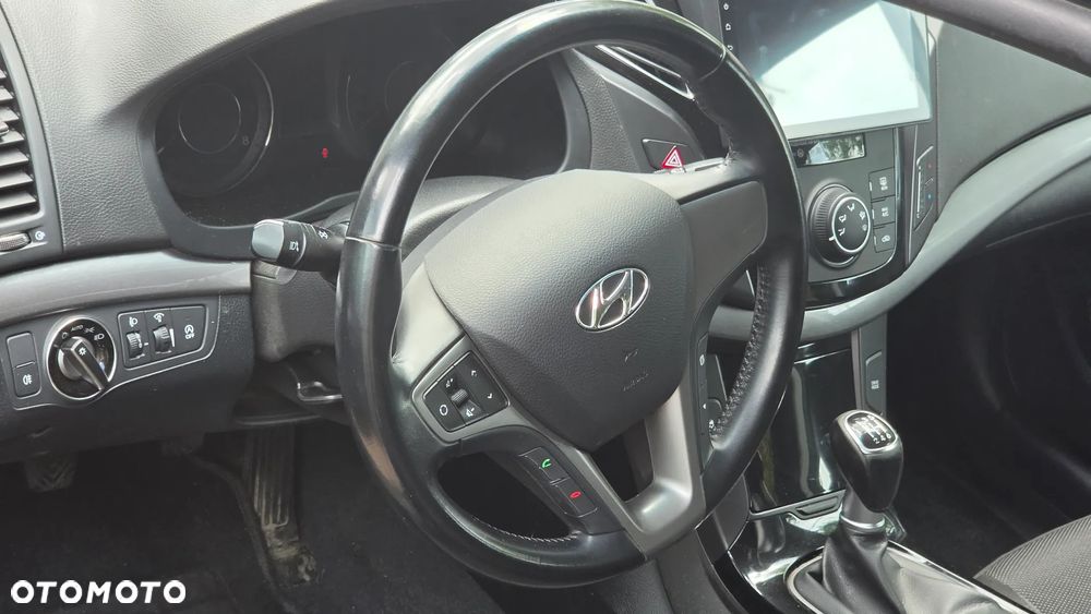 Hyundai i40 Kombi blue 1.6 Space - 14