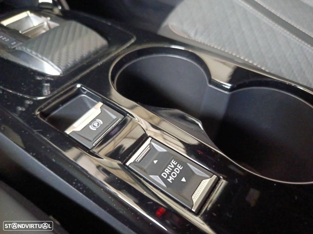 Peugeot 2008 1.2 Hybrid Allure e-DCS6 - 19