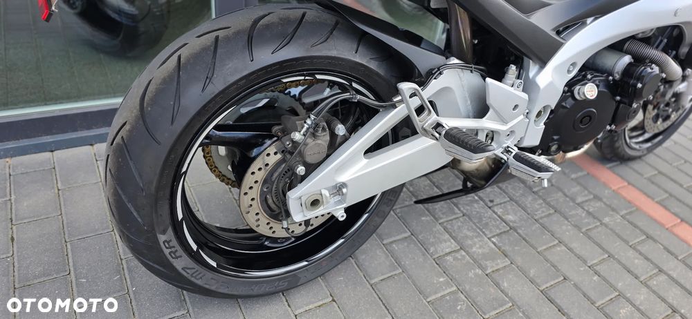 Suzuki GSR - 15