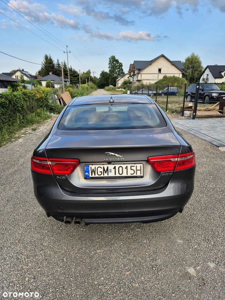 Jaguar XE 2.0 D Prestige - 4