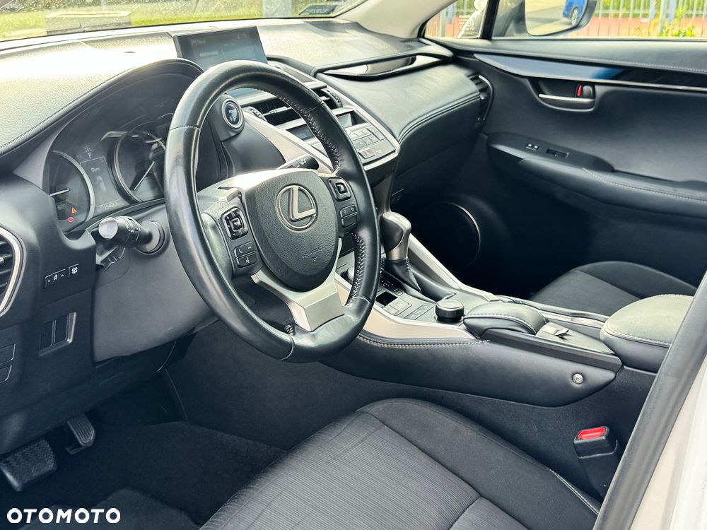 Lexus NX 300h Elite 2WD - 17