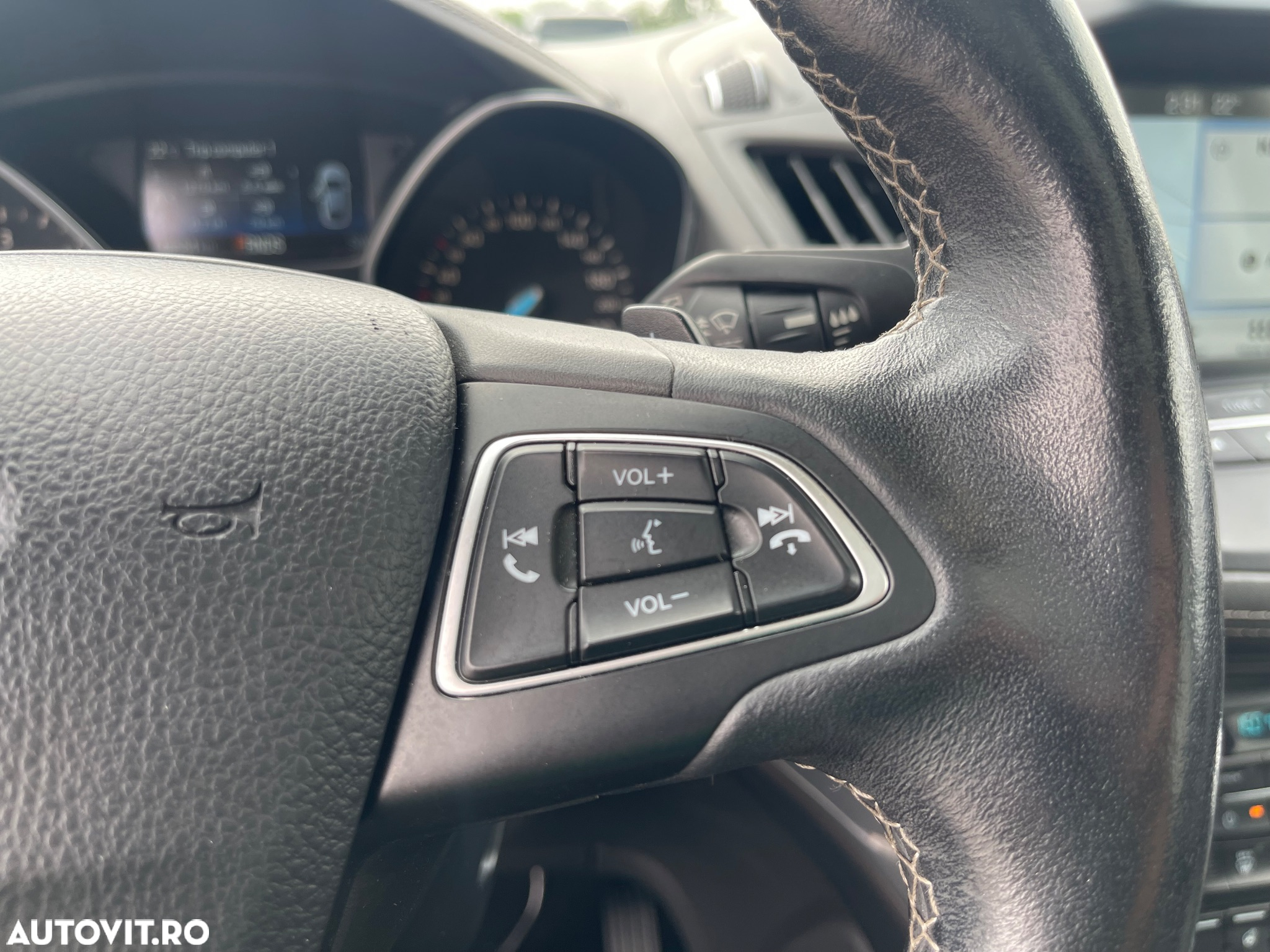 Ford Kuga 2.0 TDCi 4WD Powershift Vignale - 17