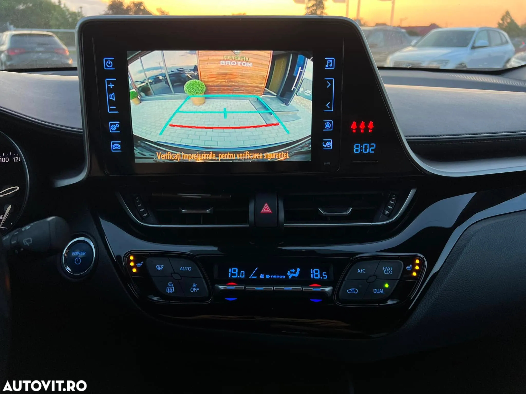 Toyota C-HR Hybrid Lounge - 24