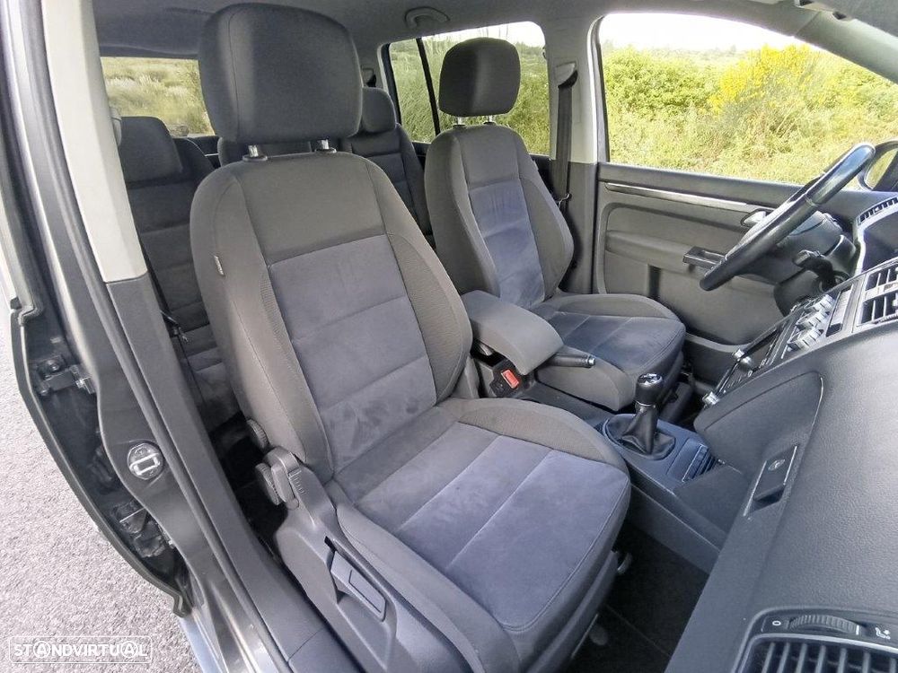 VW Touran 1.6 TDI Blue.Trendline 7L - 8