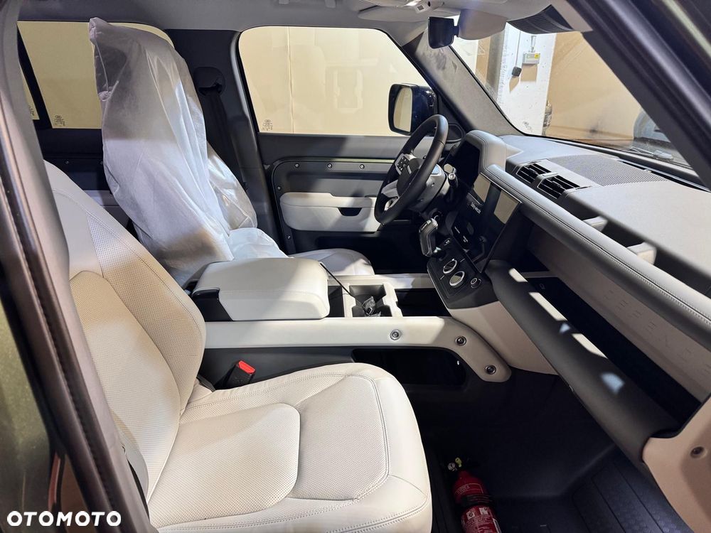 Land Rover Defender - 8