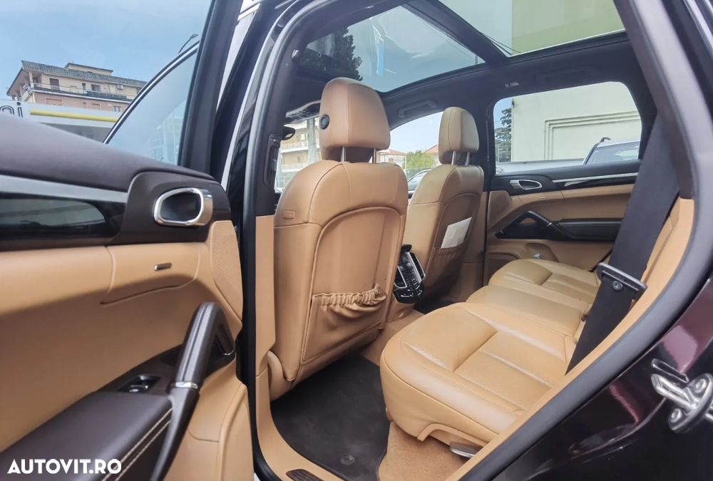 Porsche Cayenne - 8