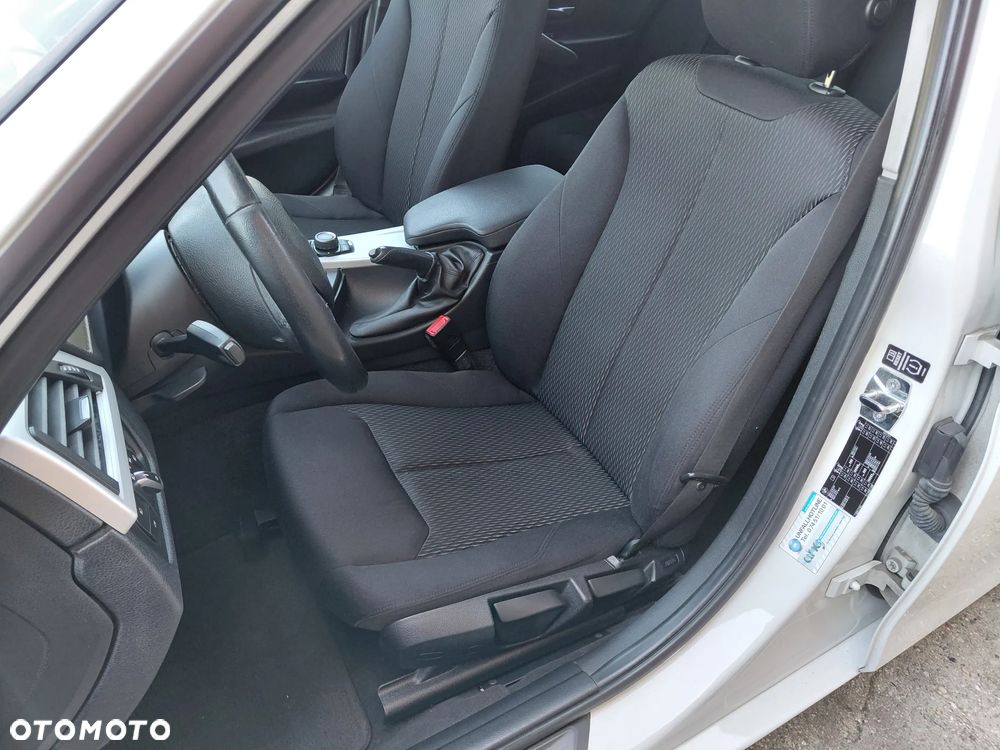 BMW Seria 3 320i Sport Line - 13
