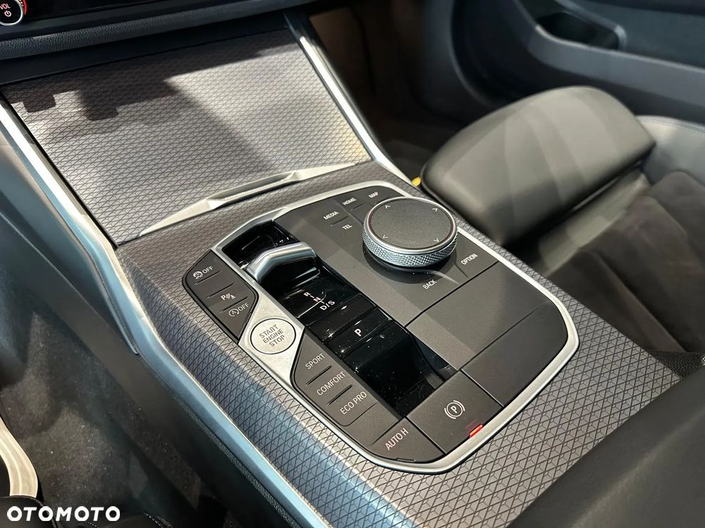 BMW Seria 3 320i M Sport - 21