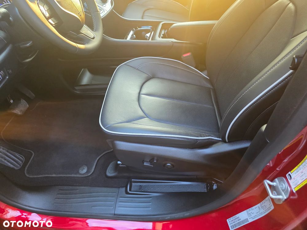 Chrysler Pacifica - 13