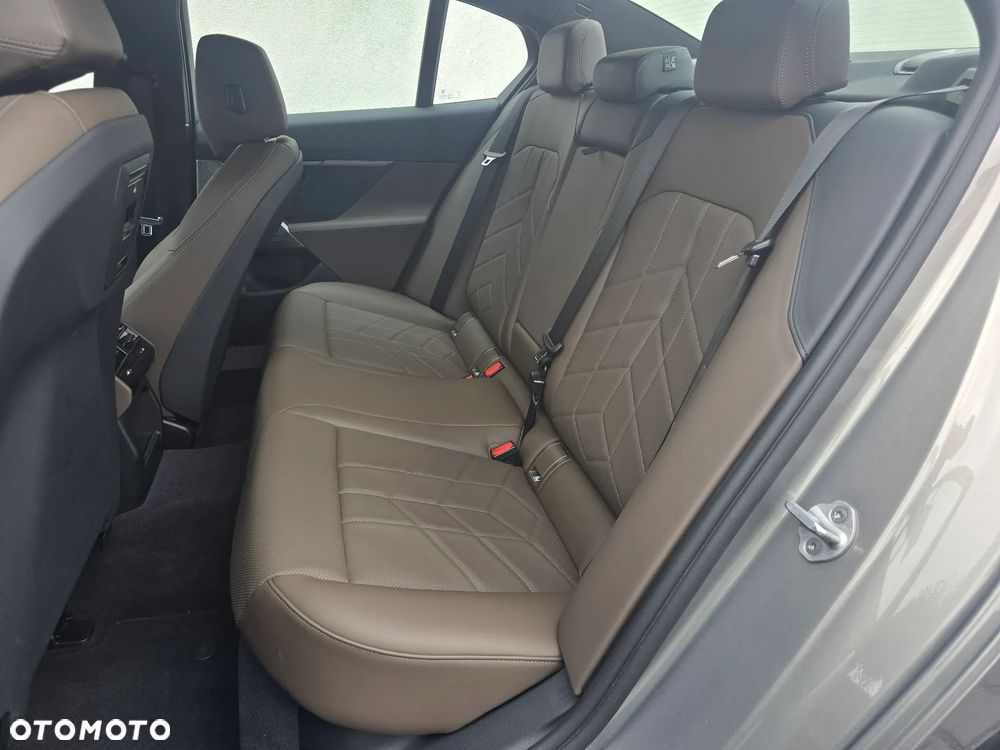 BMW Seria 5 520d xDrive mHEV M Sport - 12