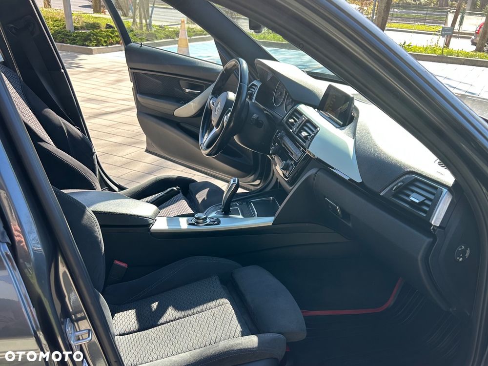 BMW Seria 3 320i xDrive M Sport - 22