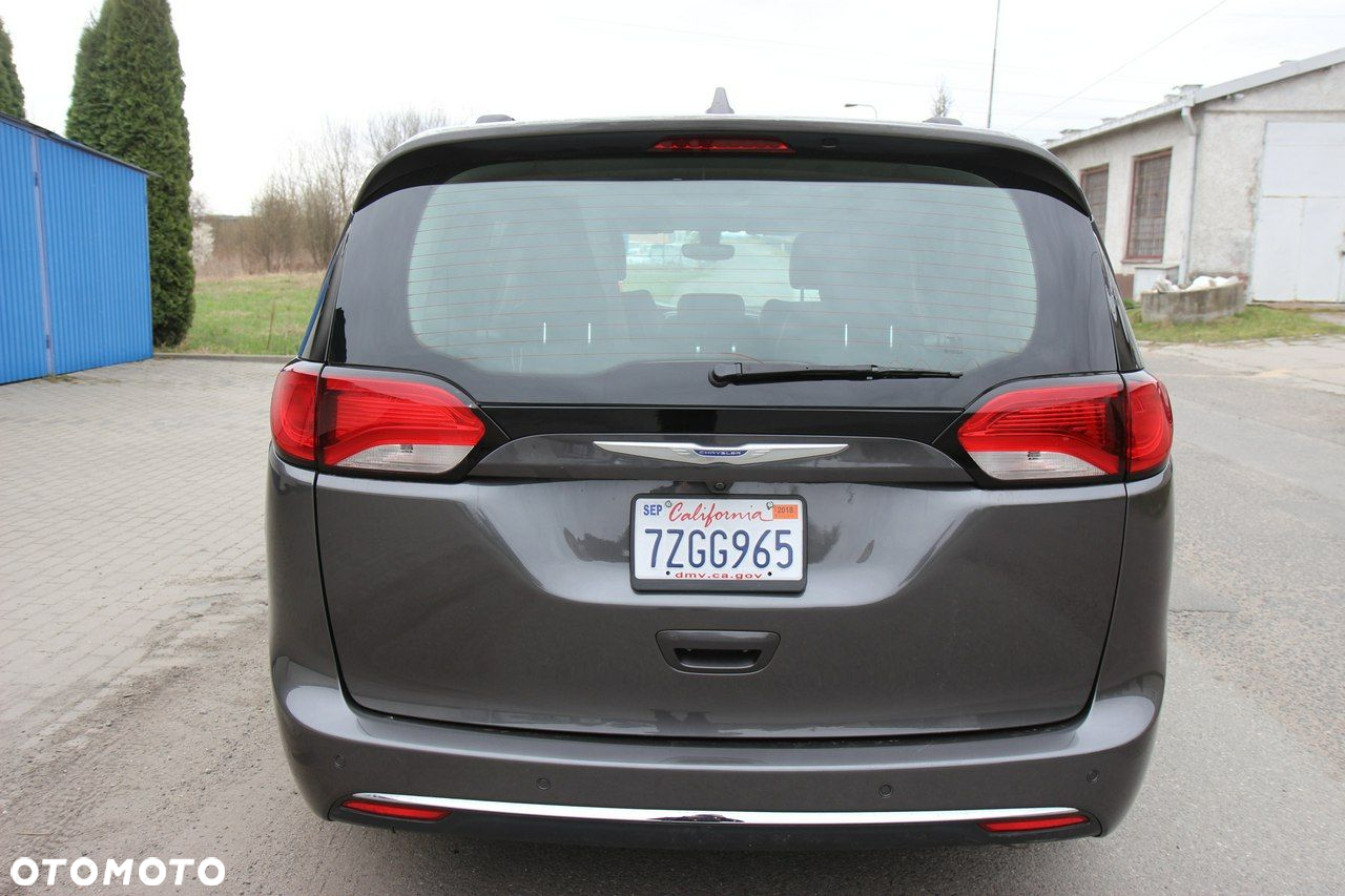 Chrysler Pacifica - 15