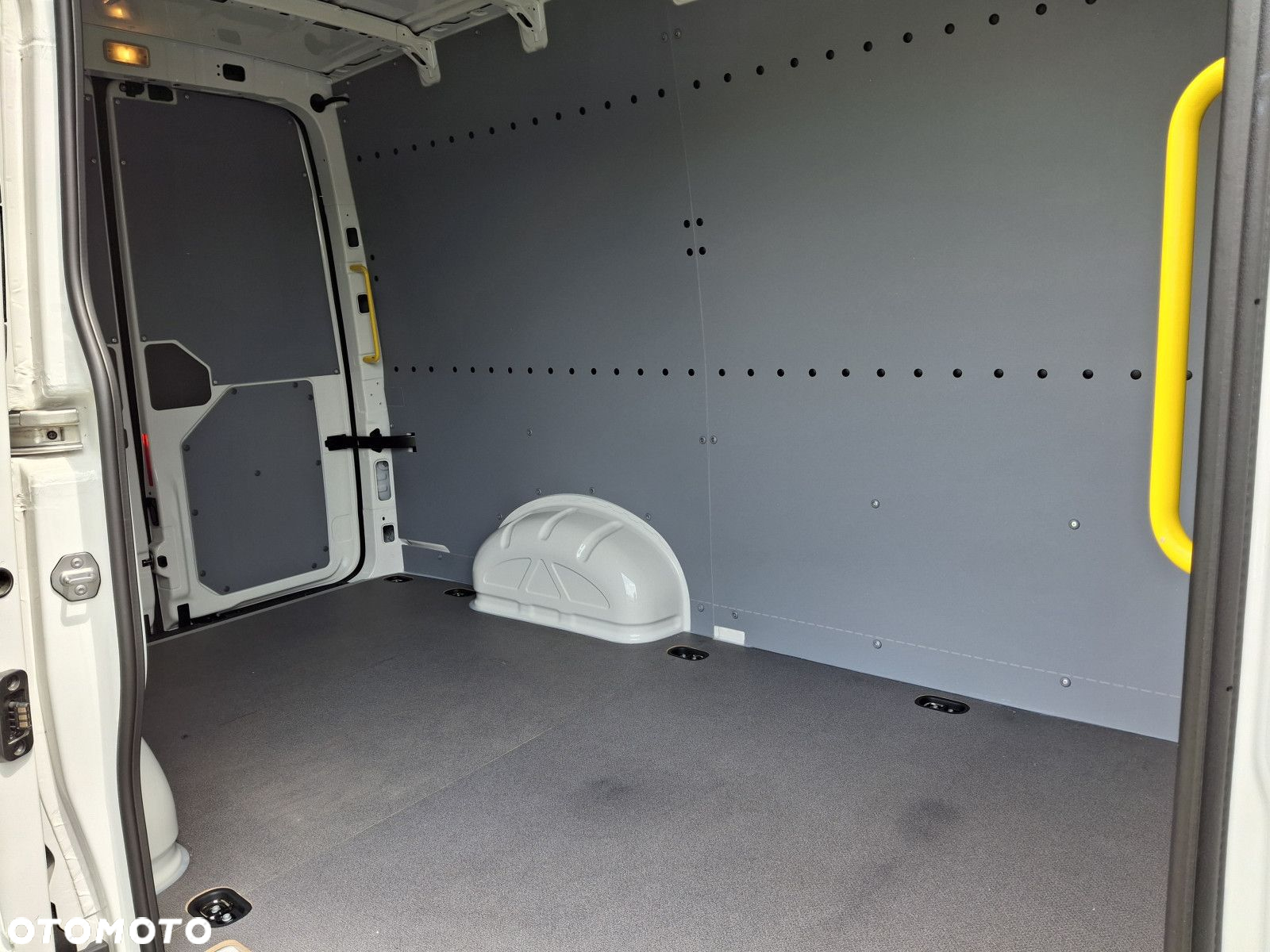 Volkswagen Crafter 2.0 TDI Manual ZABUDOWA - 9