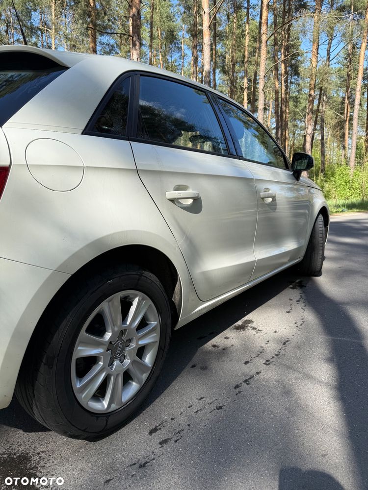 Audi A1 Sportback 1.6 TDI S line edition - 9