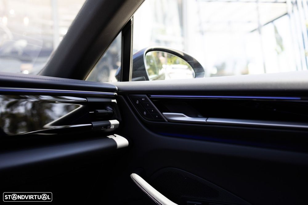 Porsche Macan Electric 4 - 10