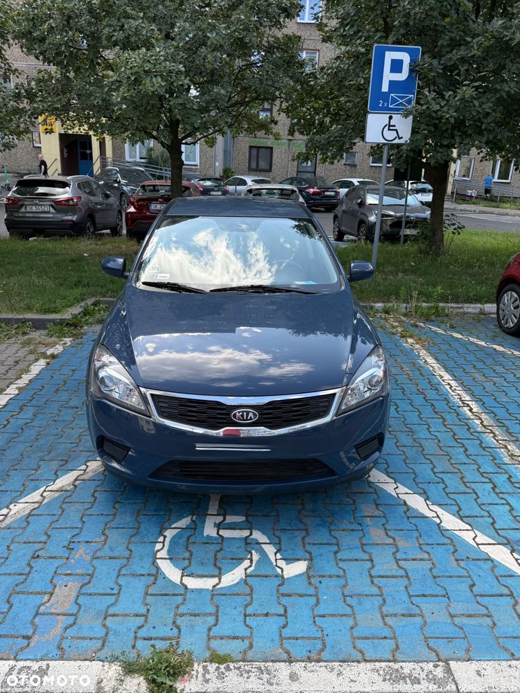 Kia Ceed - 4