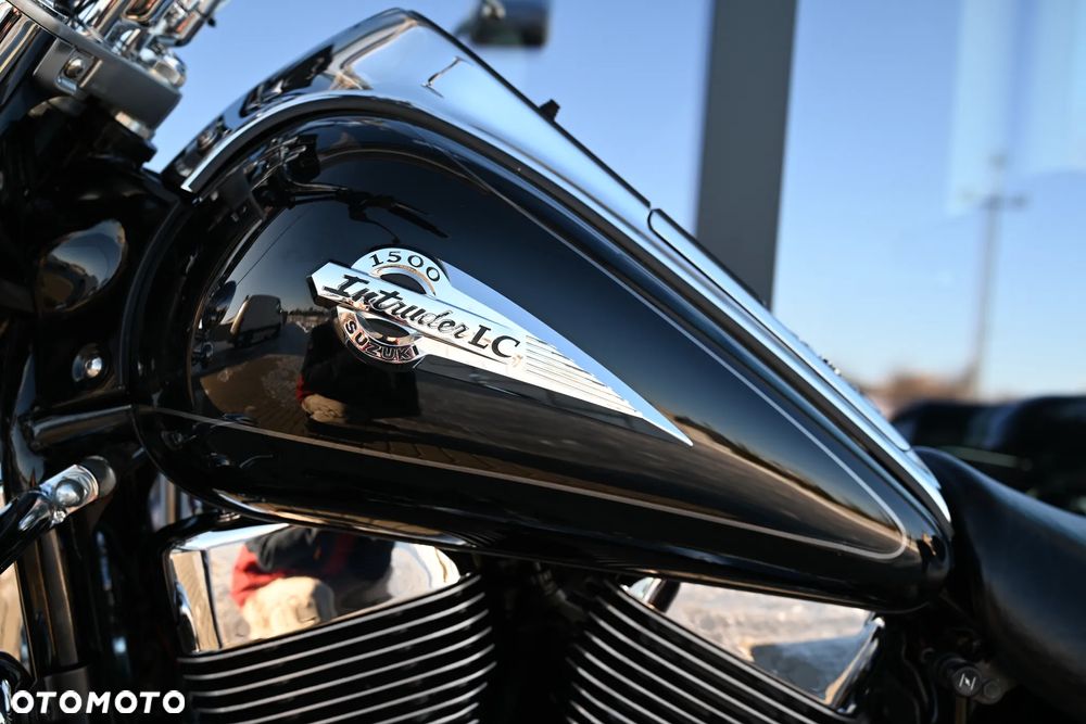 Suzuki Intruder - 12