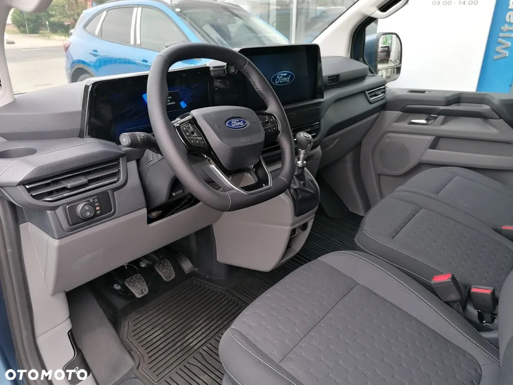 Ford CUSTOM - 13