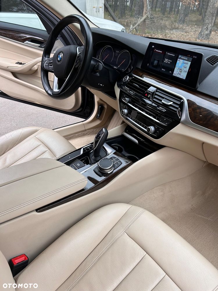 BMW Seria 5 520d Luxury Line - 9