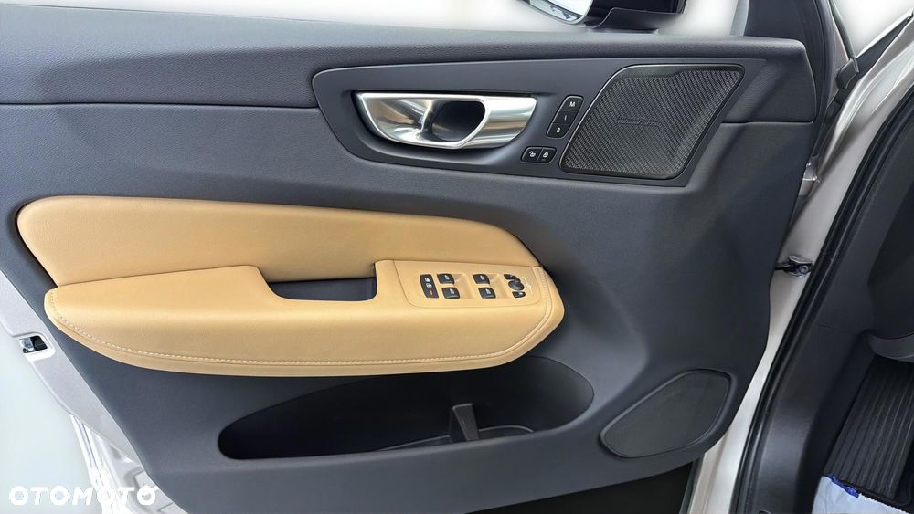 Volvo XC 60 B4 D Plus Dark - 11