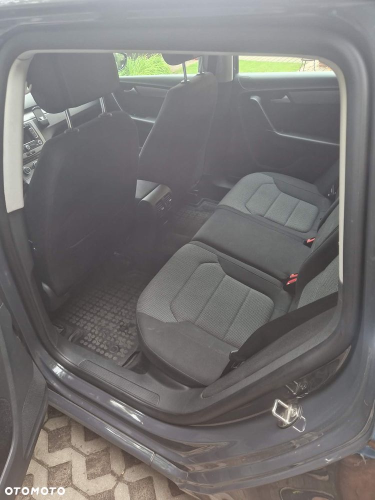 Volkswagen Passat 1.6 TDI Comfortline - 9