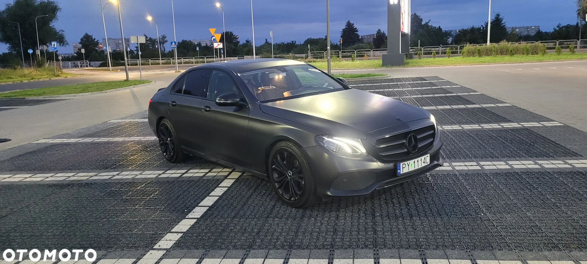 Mercedes-Benz Klasa E 220 d 9G-TRONIC AMG Line - 2