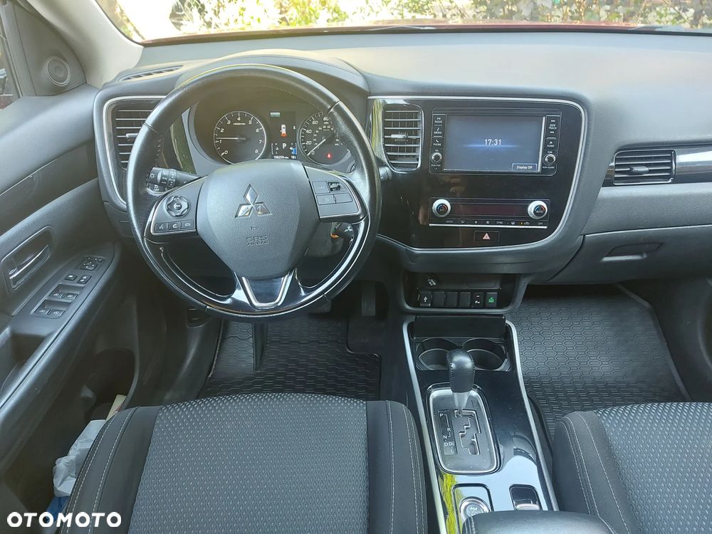 Mitsubishi Outlander - 8