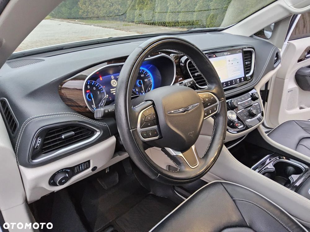 Chrysler Pacifica - 20