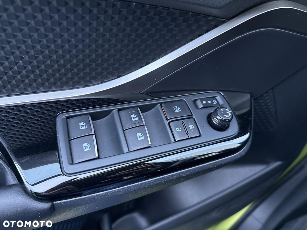 Toyota C-HR 1.8 Hybrid Neon Lime powered by JBL - 21