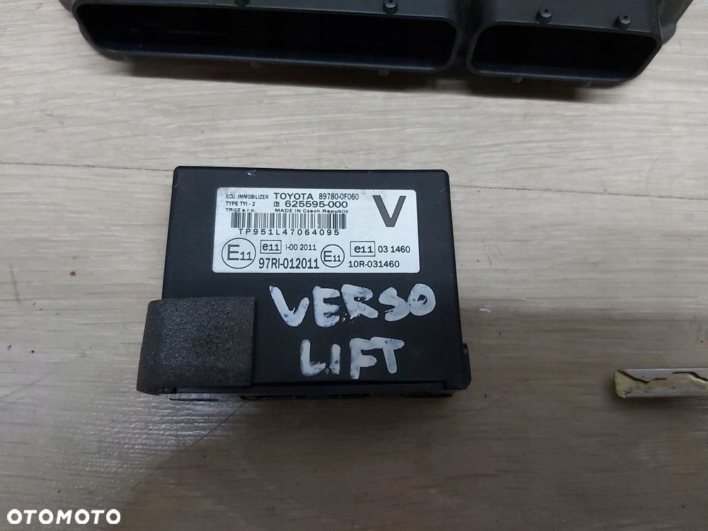 Toyota VERSO 13-18 r 1,6 d4d zestaw odpalenia komputer kluczyk 89661-0F500 - 4