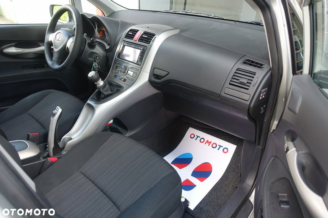 Toyota Auris 1.4 D-4D Premium - 11