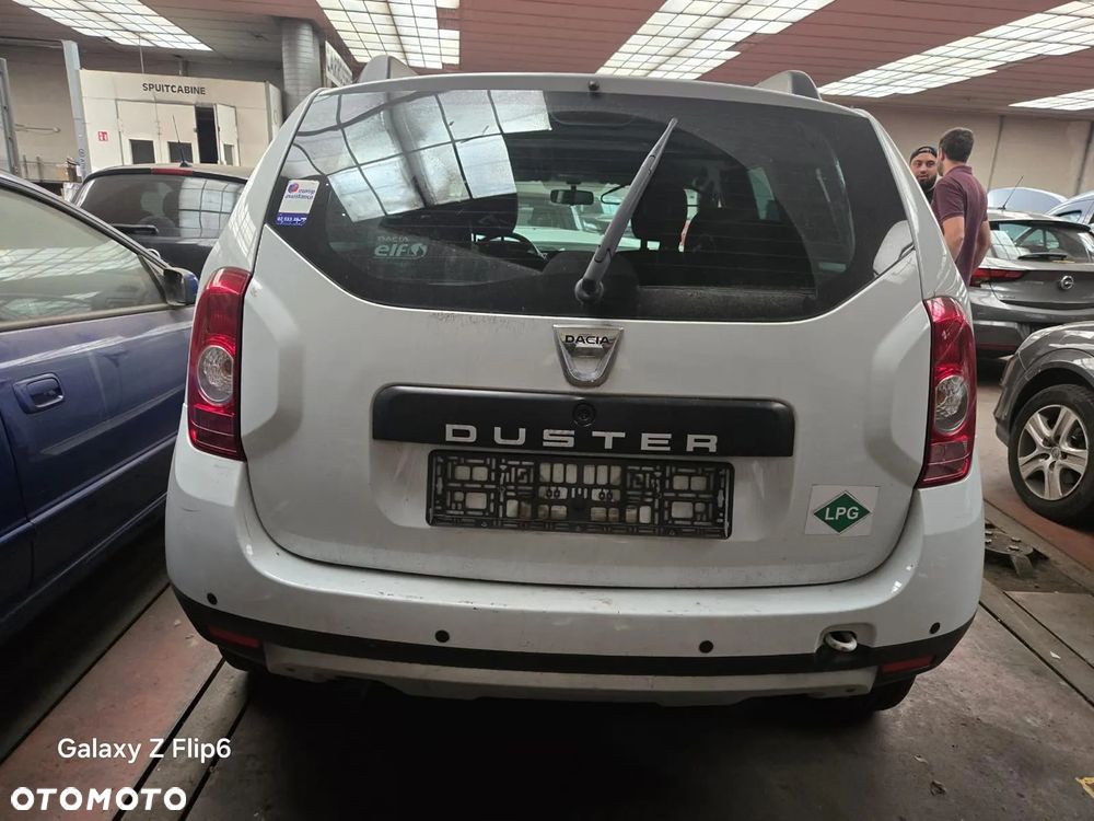 Dacia Duster 1.6 16V 105 4x2 Essentiel - 4