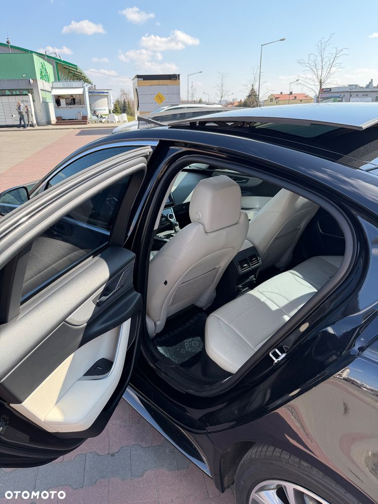 Jaguar XE 2.0 D180 R-Dynamic S - 24