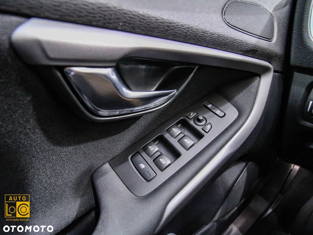 Volvo V40 T3 Drive-E Momentum - 25