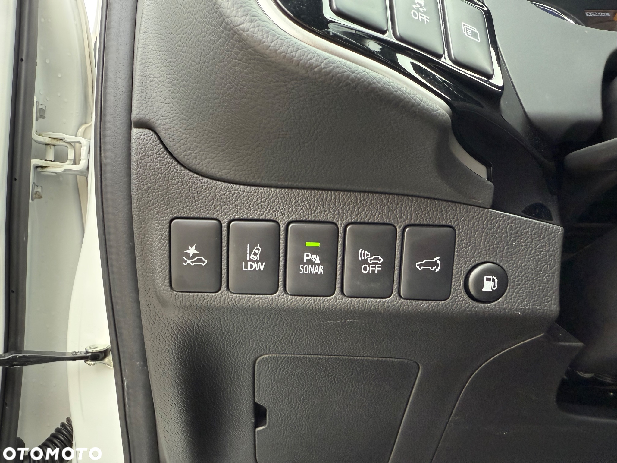 Mitsubishi Outlander 2.4 4WD Plug-In Hybrid Top - 18