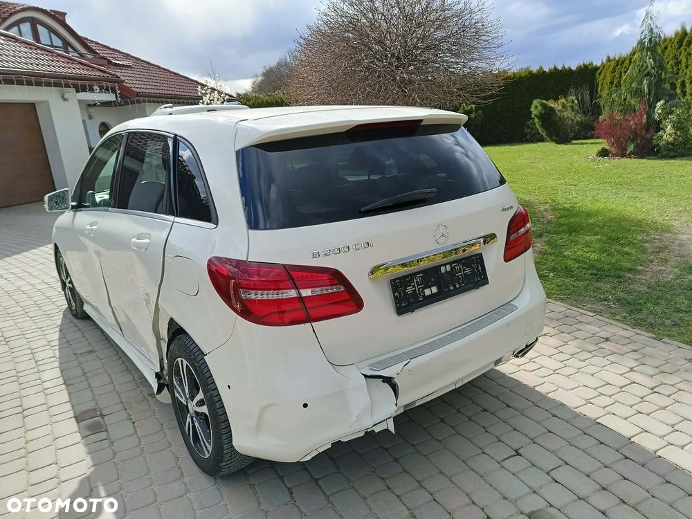 Mercedes-Benz Klasa B 200 (CDI) d 4Matic 7G-DCT AMG Line - 11