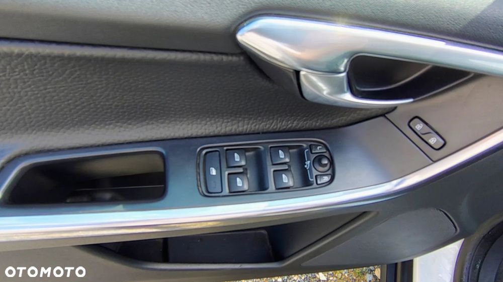 Volvo XC 60 D5 AWD Momentum - 9