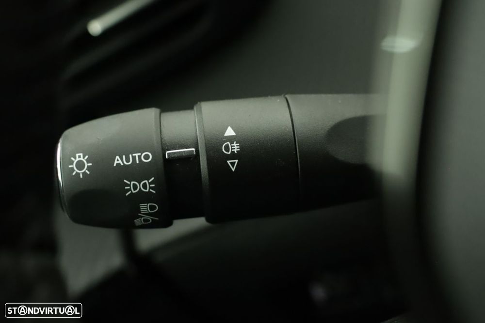 Peugeot 208 1.2 PureTech Allure - 17