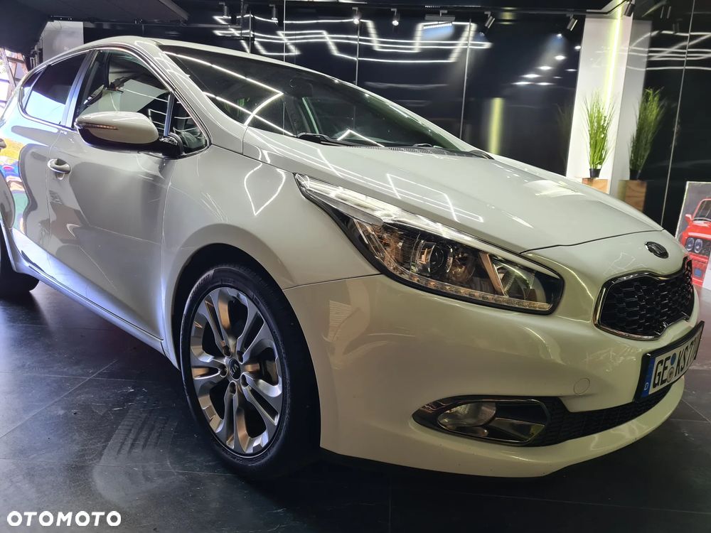 Kia Ceed 1.6 CRDi ISG Spirit - 32