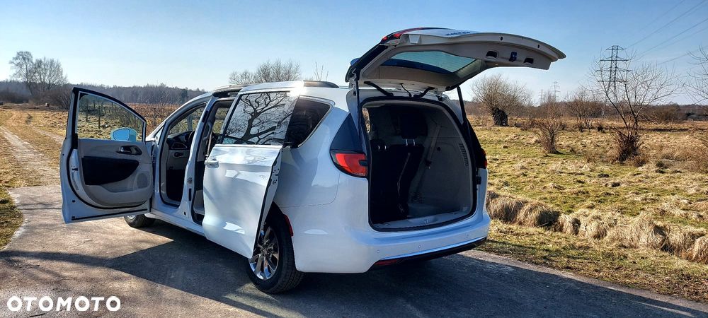 Chrysler Pacifica - 10