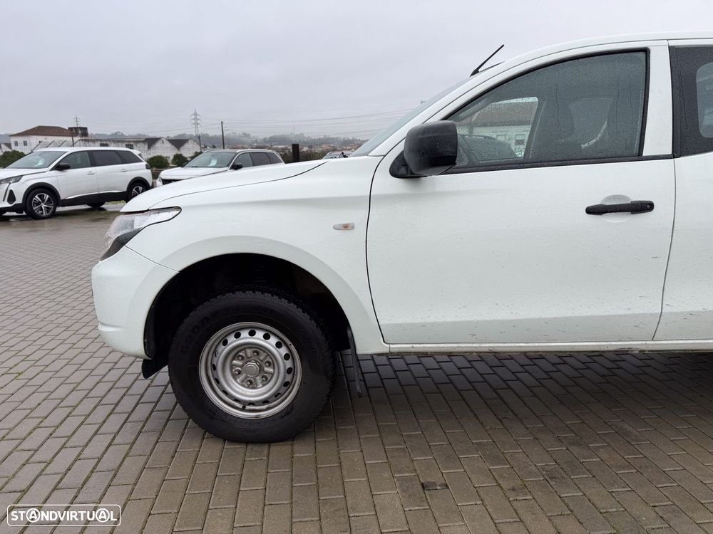 Mitsubishi L200 2.4 DI-D CD Invite 4WD - 5