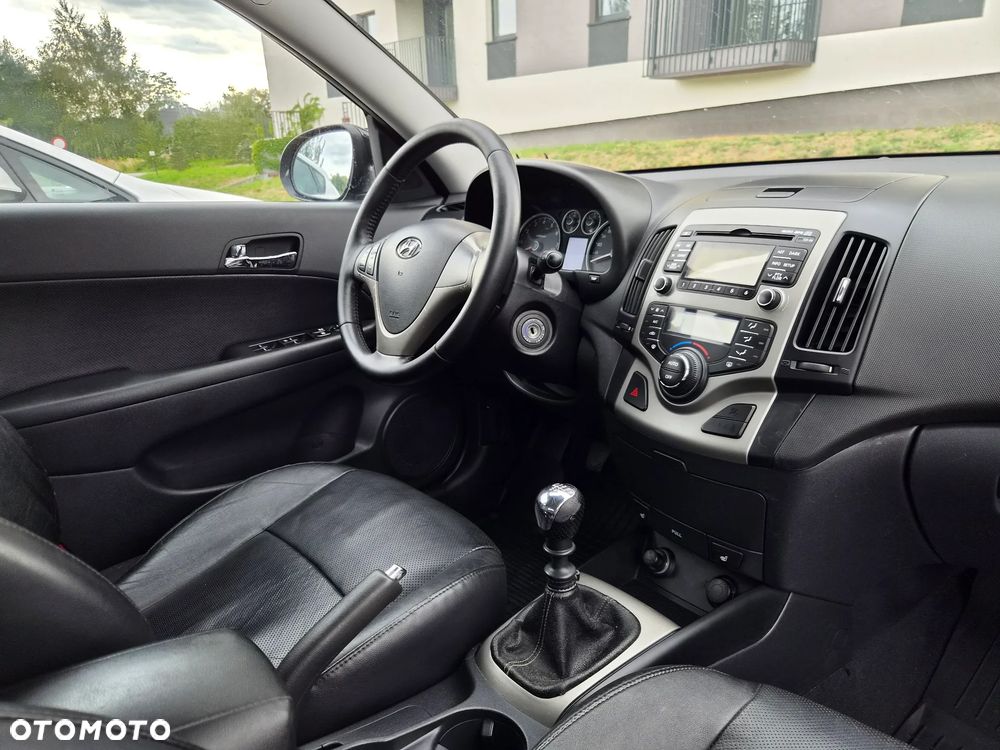 Hyundai i30 2.0 Premium - 8