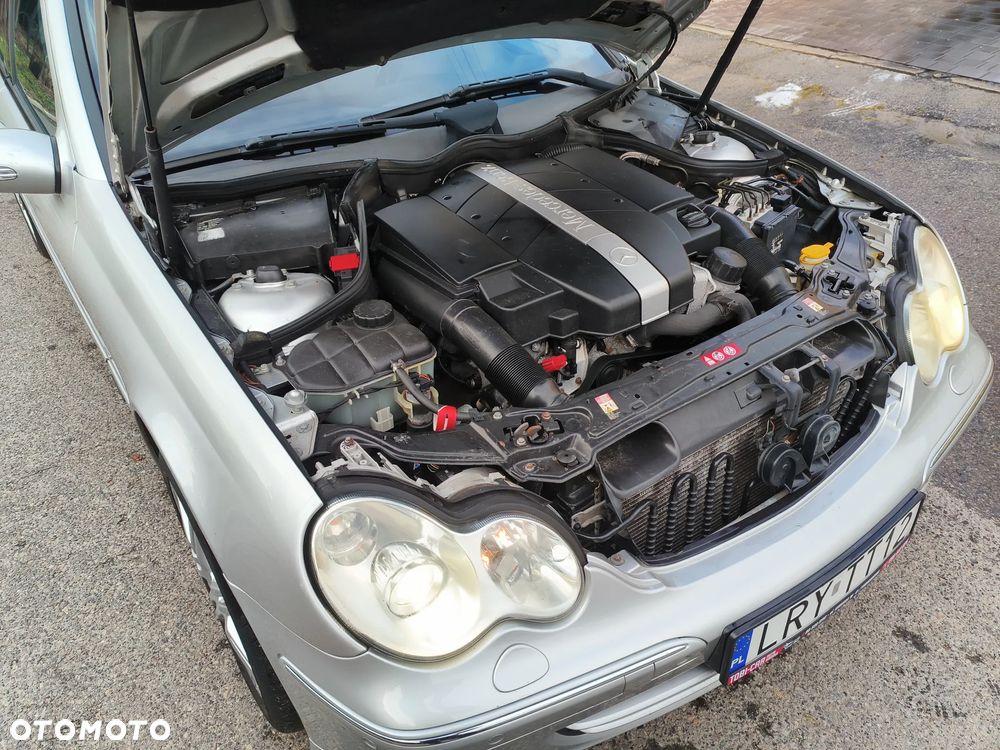 Mercedes-Benz Klasa C 320 4Matic Avantgarde Sport Edition - 35