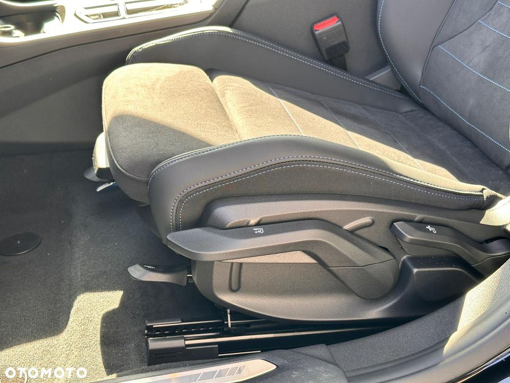 BMW Seria 2 220i mHEV - 22
